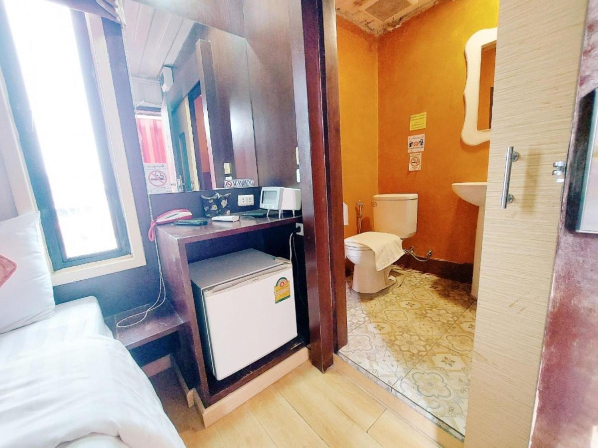 Retro Box Hotel Chumpon Extérieur photo