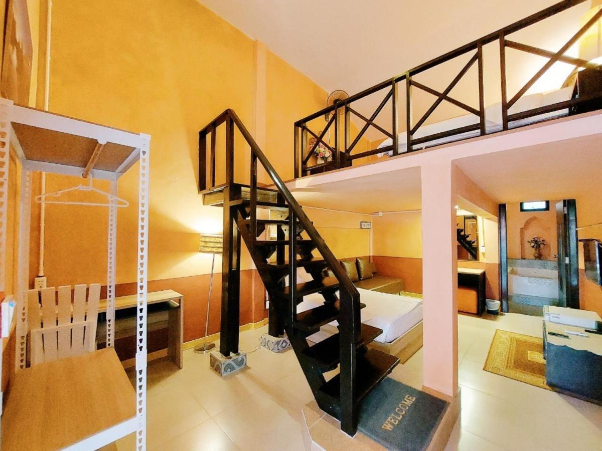 Retro Box Hotel Chumpon Extérieur photo