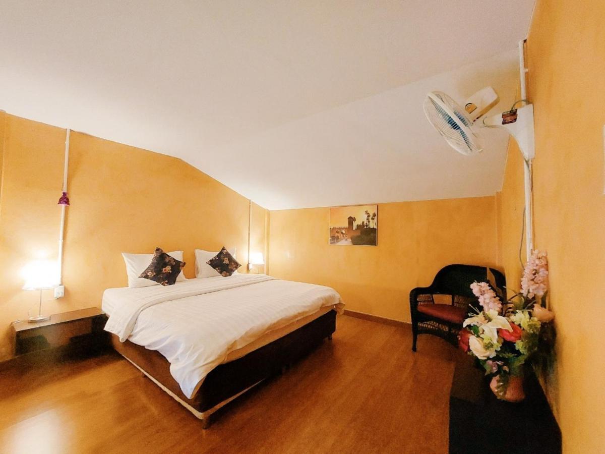 Retro Box Hotel Chumpon Extérieur photo