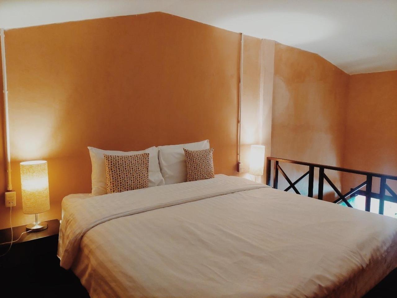 Retro Box Hotel Chumpon Extérieur photo