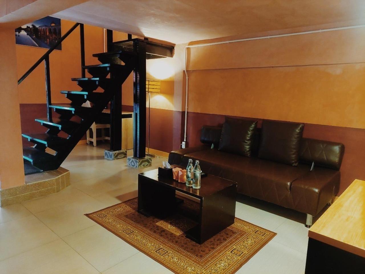 Retro Box Hotel Chumpon Extérieur photo