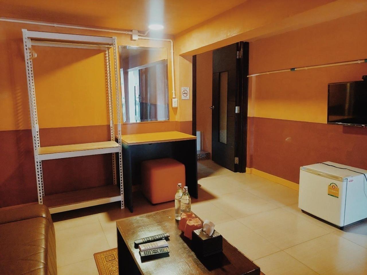 Retro Box Hotel Chumpon Extérieur photo