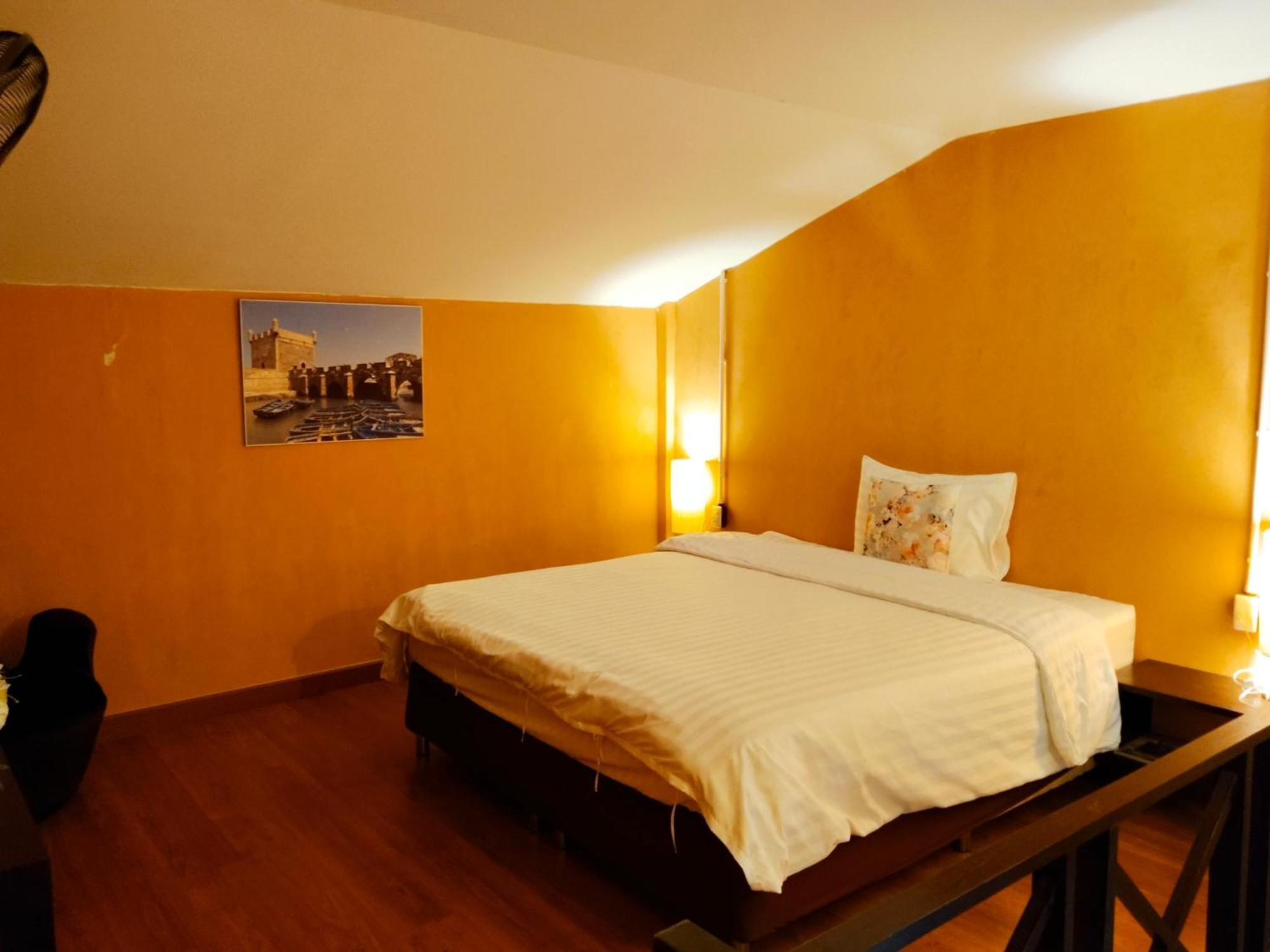 Retro Box Hotel Chumpon Extérieur photo